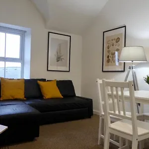 Bright And Modern 4 Person In Centre Apartment