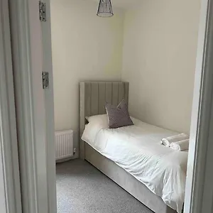  Apartment Modern Apartment, 1km From City! United Kingdom