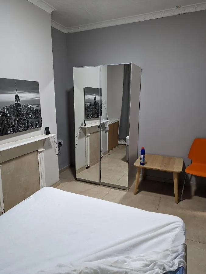 Court Road House Hotel Cardiff