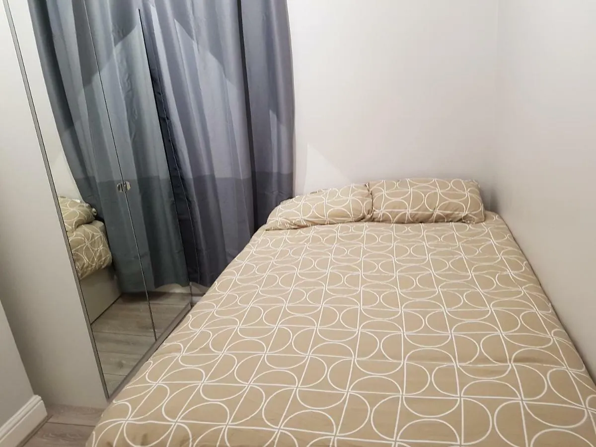 Guest house Court Road House Hotel Cardiff United Kingdom