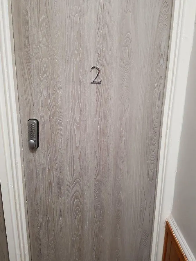 Guest house Court Road House Hotel Cardiff